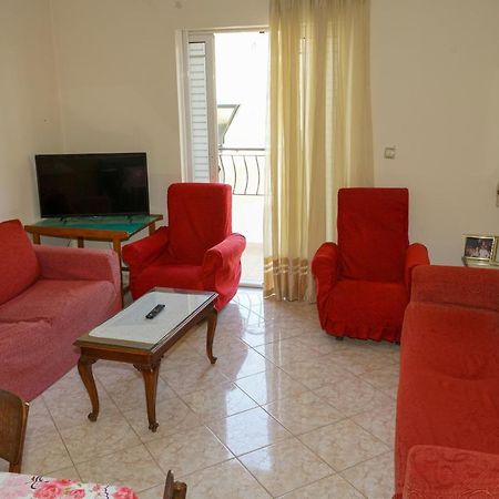 סרנדה Connie'S Apartments מראה חיצוני תמונה
