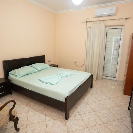 סרנדה Connie'S Apartments מראה חיצוני תמונה