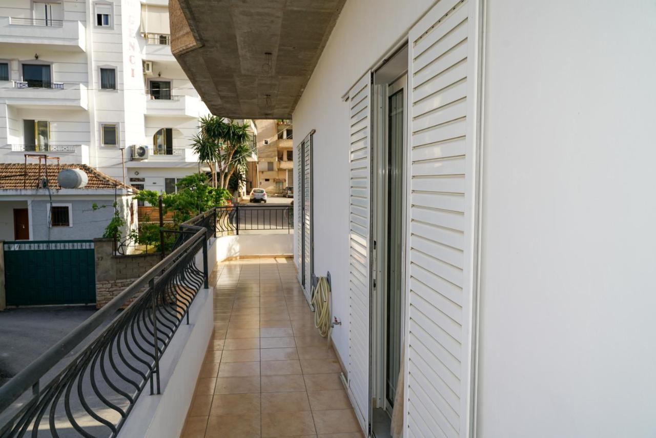 סרנדה Connie'S Apartments מראה חיצוני תמונה